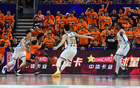 CBA：上海男篮拒绝逆转占先机！王哲林砍10分7板，孙铭徽0分