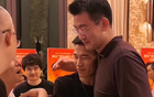 广厦主帅王博答谢宴狂炫白酒一幕曝光 扭抱林秉圣引球迷热议